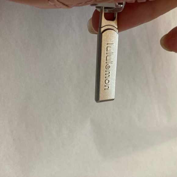 LULULEMON Light Pink Waist Bag Sling Bag Brand New With Tag - Picture 4 of 8